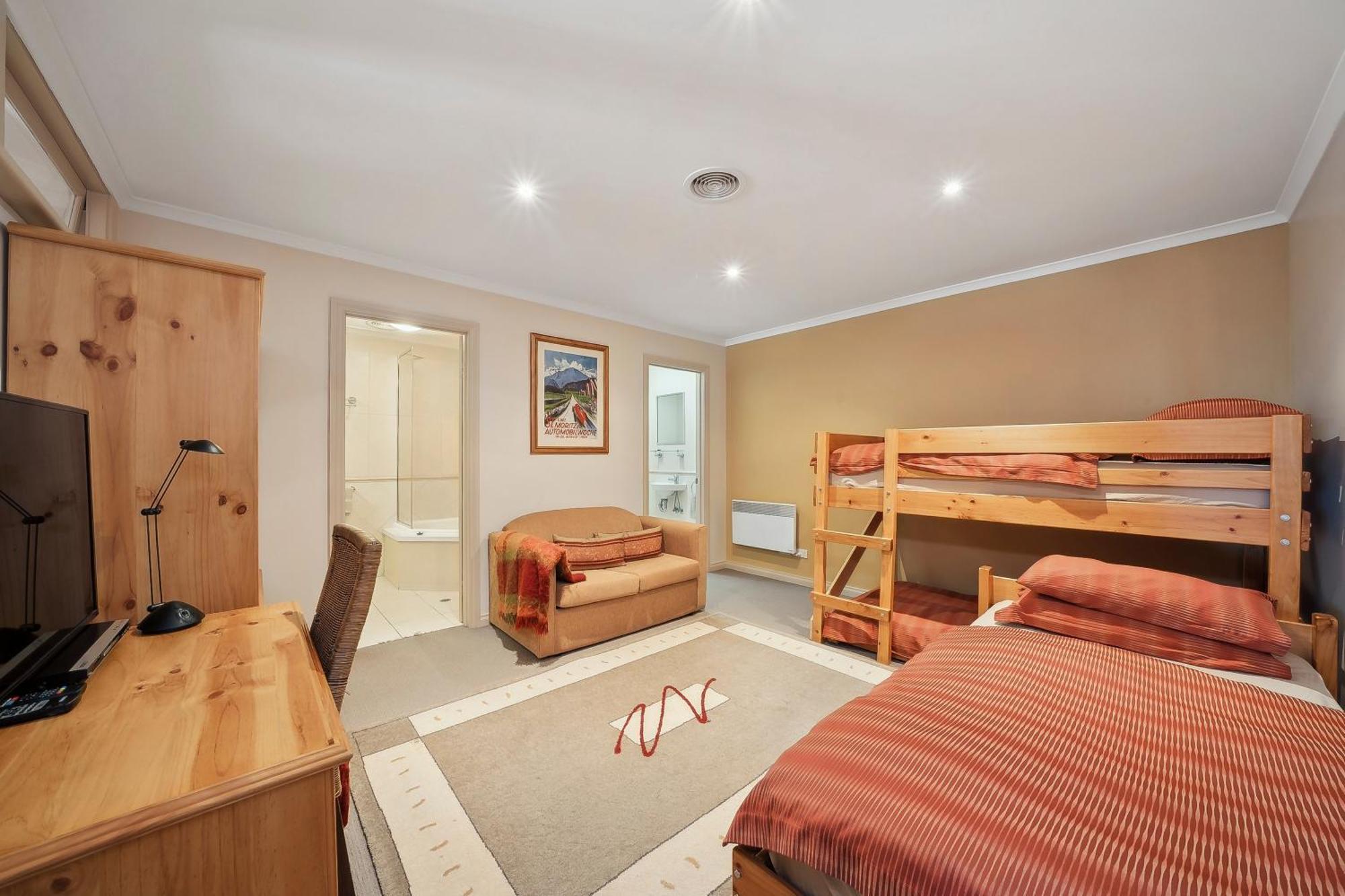 Hotel Pension Grimus Mount Buller Bagian luar foto